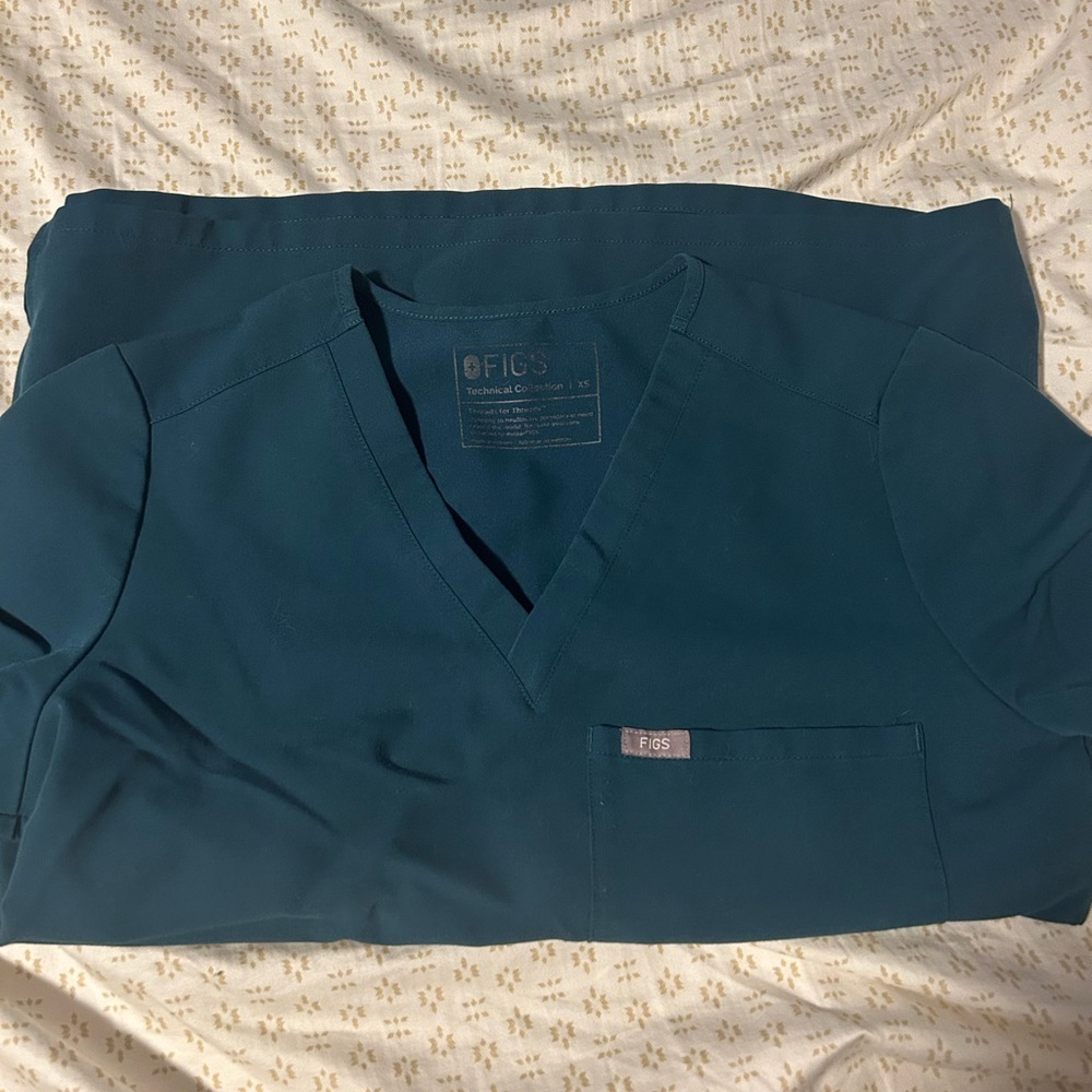 Figs Scrub Top